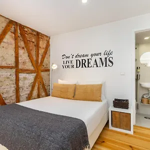 https://whome-martim-moniz-central-studio.hotels-lisbon-portugal.com
